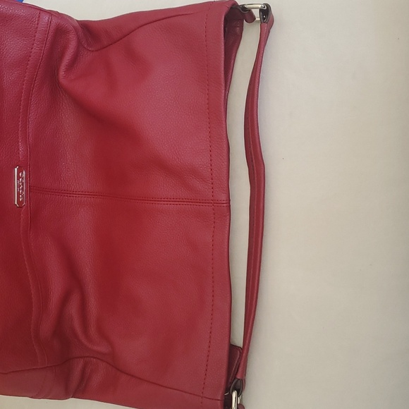 Larger Size Red Leather Coach Shoulder Bag - Picture 5 of 9